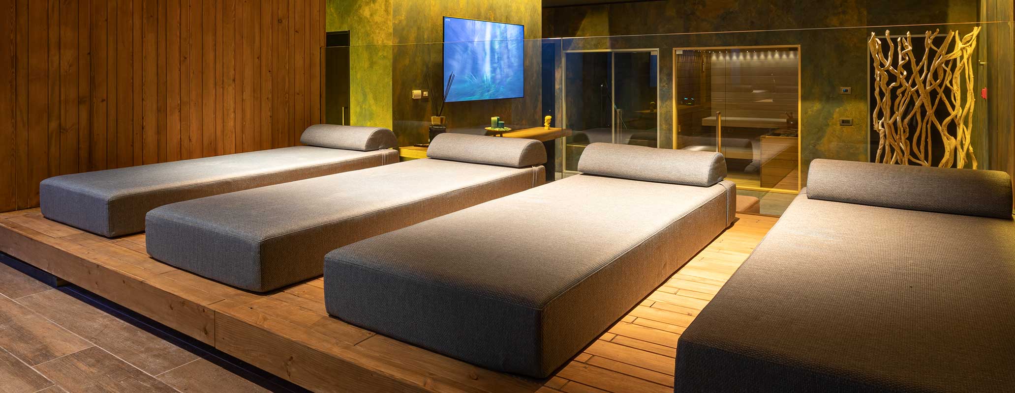 Piscina idromassaggio e area relax nella Private Spa Suite Amet